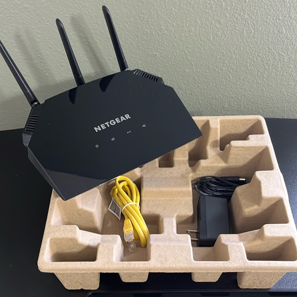 NetGear WiFi Router - Picture 2 of 8